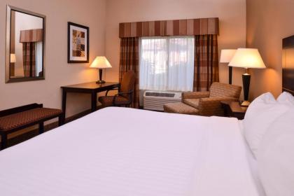 Holiday Inn Express & Suites Fairmont an IHG Hotel - image 2