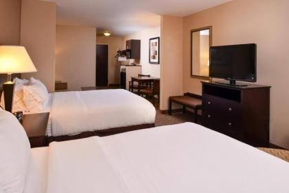 Holiday Inn Express & Suites Fairmont an IHG Hotel - image 3