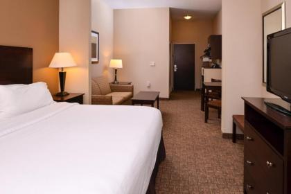 Holiday Inn Express & Suites Fairmont an IHG Hotel - image 4