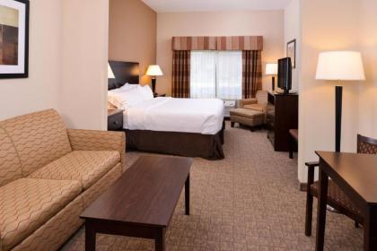 Holiday Inn Express & Suites Fairmont an IHG Hotel - image 8