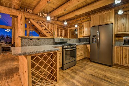 Aspen Grove Lodge - Log Home on 5 Acres with Deck! - image 2