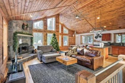 Stunning Luxury Mountain Getaway with Deck! - image 1