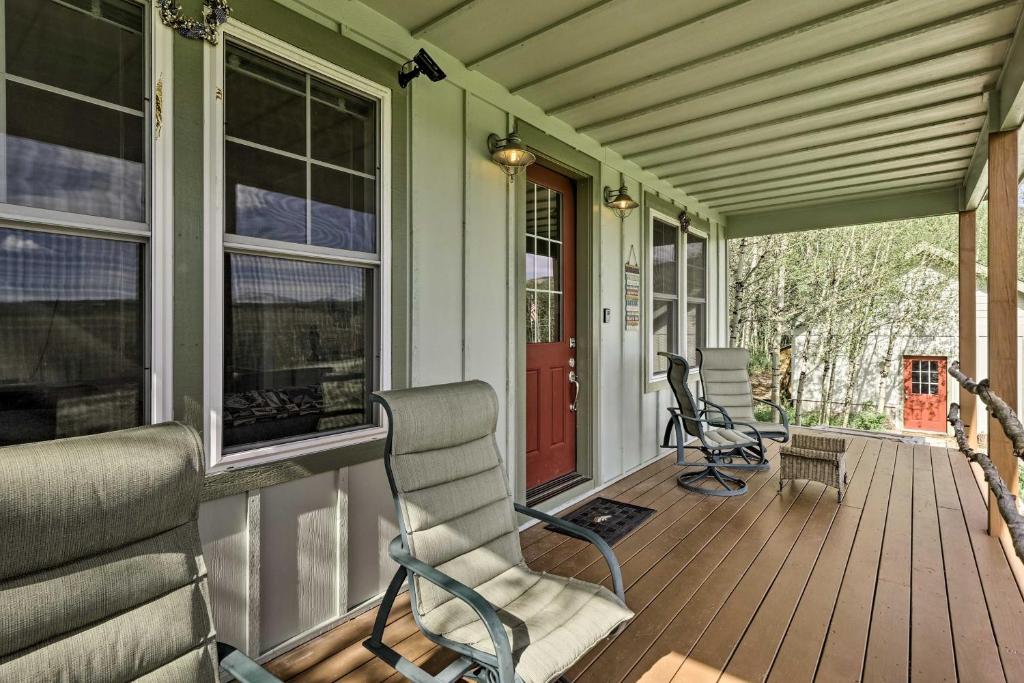 Warm Springs Cabin with 2 Private Acres Trails - image 4