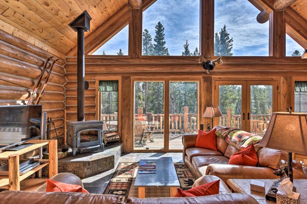 Rustic and Roomy Fairplay Cabin with Hot Tub! - image 6