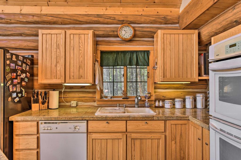 Rustic and Roomy Fairplay Cabin with Hot Tub! - image 7