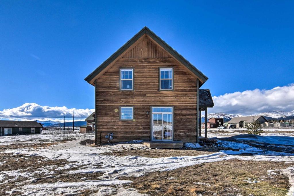 Modern Mountain Home with View 1 Mi to Downtown - image 3