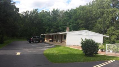 Budget Inn Fairport - image 11