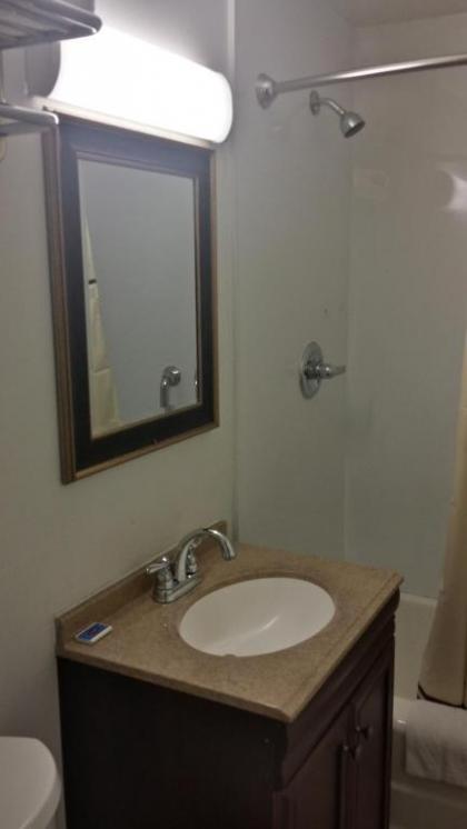 Budget Inn Fairport - image 12