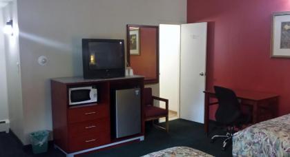 Budget Inn Fairport - image 13