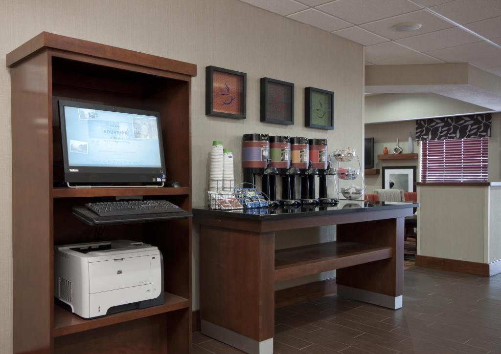 Hampton Inn St. Louis/Fairview Heights - image 2