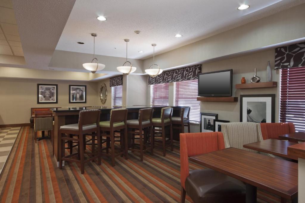 Hampton Inn St. Louis/Fairview Heights - image 7