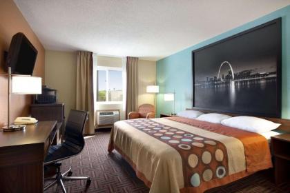 Super 8 by Wyndham Fairview Heights-St. Louis - image 2