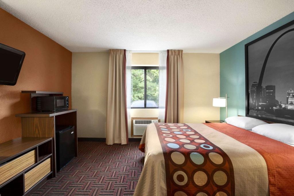 Super 8 by Wyndham Fairview Heights-St. Louis - image 7