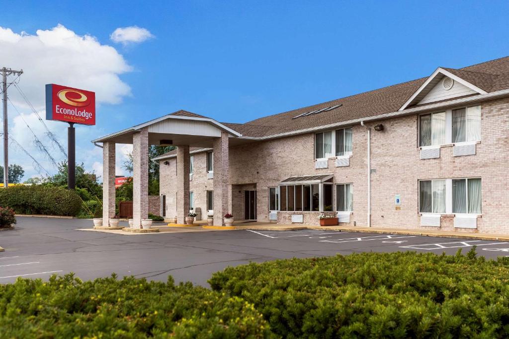 Econo Lodge Inn & Suites Fairview Heights - St Louis - main image