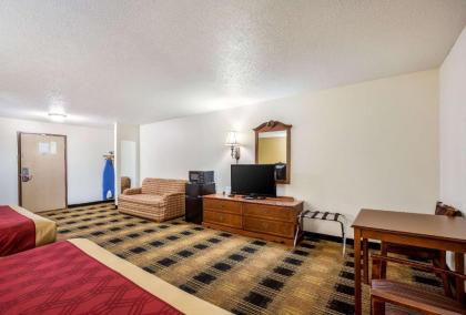 Econo Lodge Inn & Suites Fairview Heights - St Louis - image 6