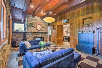 Luxury Lodge on 45 Acres 9 Mi to Dtwn Asheville! - image 13