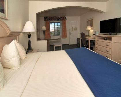 SureStay Hotel by Best Western Falfurrias - image 11