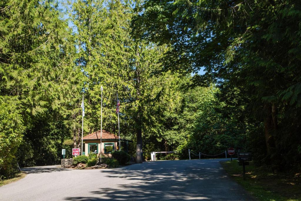 Tall Chief Camping Resort Yurt 5 - image 6