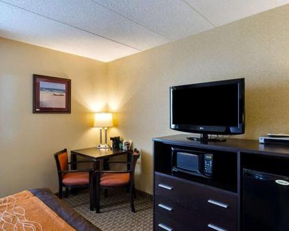 Holiday Inn Express Fall River North - image 11