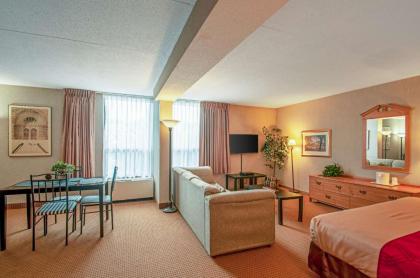 Econo Lodge Metro - image 14