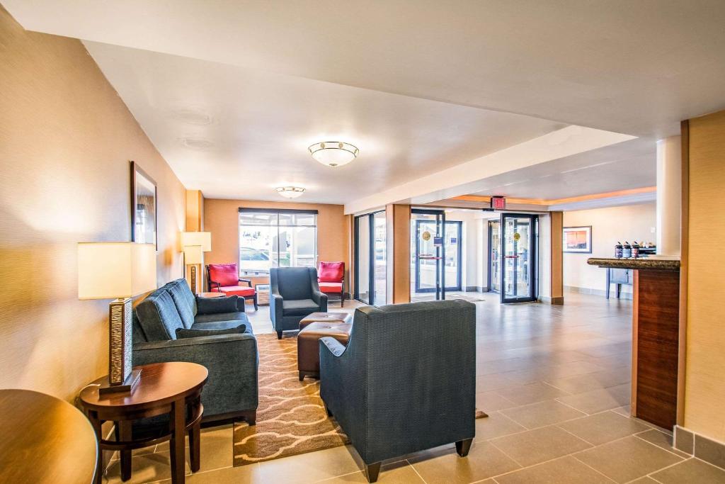 Comfort Inn Arlington Boulevard - image 7