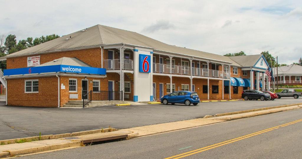 Motel 6-Falls Church VA - Arlington Boulevard - main image