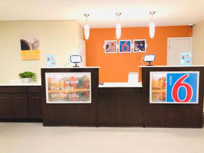 Motel 6-Falls Church VA - Arlington Boulevard - image 14