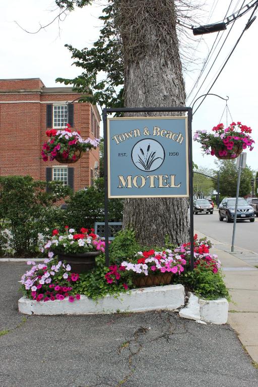 Town & Beach Motel - main image