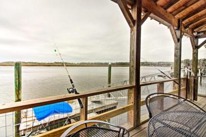 Waterfront midway Home with Private Dock and Grill Fancy Hall Georgia