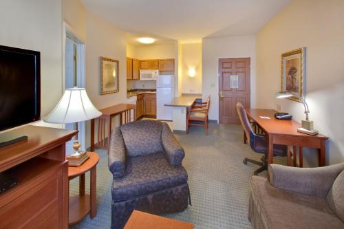 Staybridge Suites Fargo an IHG Hotel - image 2