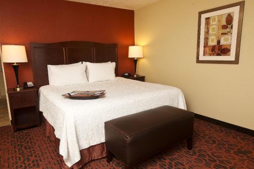 Hampton Inn & Suites Fargo Medical Center - image 4