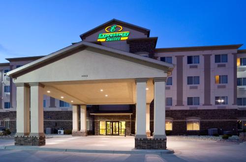 Expressway Suites Fargo - main image