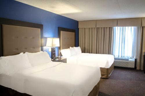 Holiday Inn Fargo an IHG Hotel - image 2