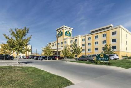 La Quinta Inn & Suites by Wyndham Fargo Medical Center - image 2