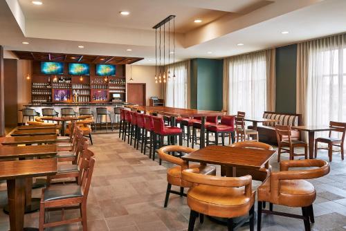 Four Points by Sheraton Fargo Medical Center - image 3