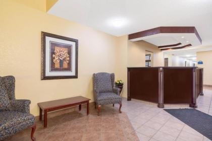 Days Inn by Wyndham Faribault - image 2