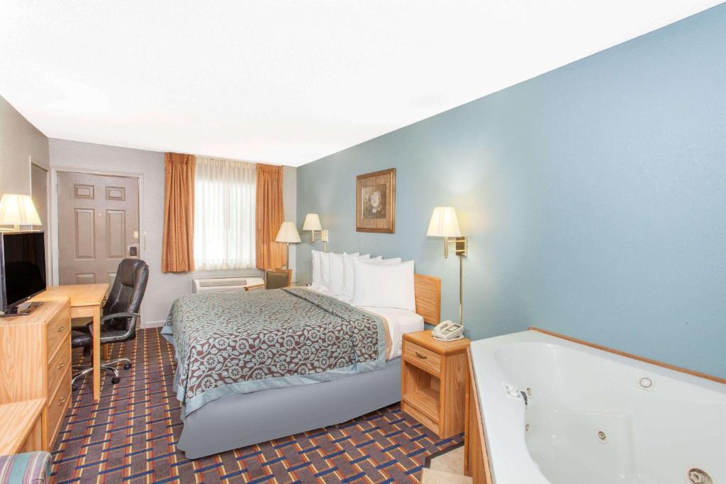 Days Inn by Wyndham Farmer City - image 6