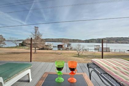 Lakeside Pleasure Island Cabin with Deck and Gas Grill - image 12