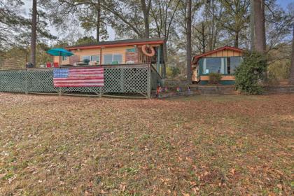 Lakeside Pleasure Island Cabin with Deck and Gas Grill - image 4