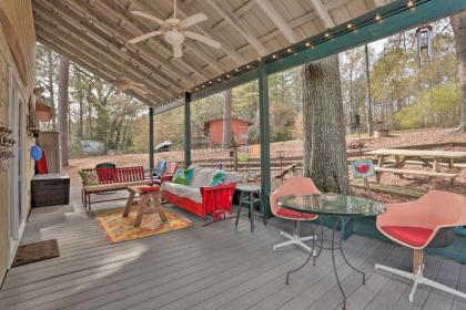 Lakeside Pleasure Island Cabin with Deck and Gas Grill - image 9