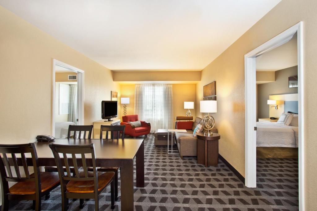 TownePlace Suites Republic Airport Long Island Farmingdale - image 2