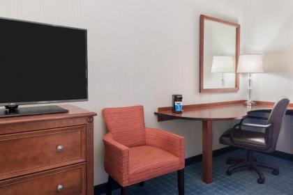 Hampton Inn and Suites Hartford/Farmington - image 6