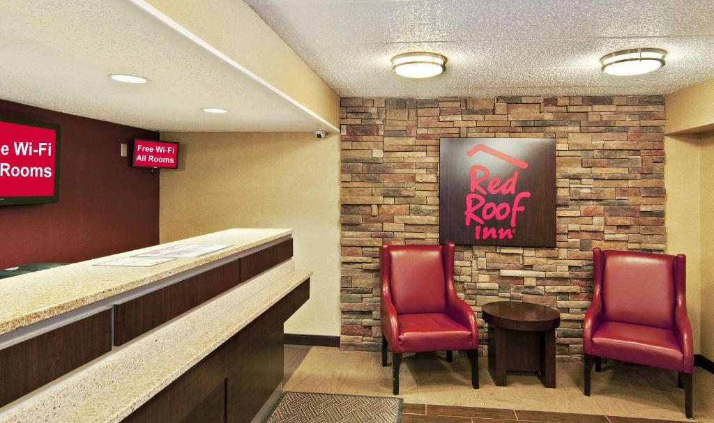 Red Roof Inn Detroit - Farmington Hills - image 2