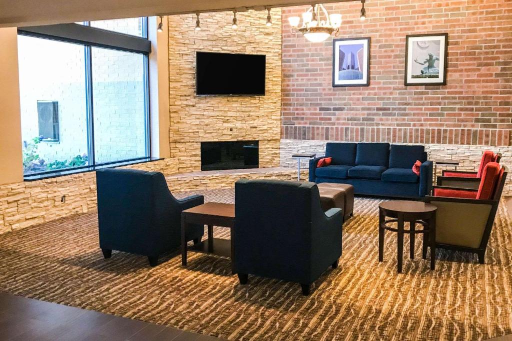 Comfort Inn Farmington Hills - main image