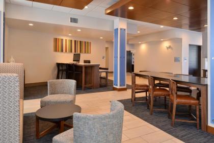 Holiday Inn Express & Suites Farmington Hills - Detroit an IHG Hotel - image 9