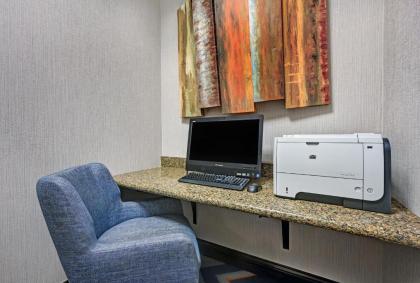 Hampton Inn Farmington - image 3