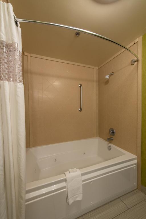 Hampton Inn & Suites Salt Lake City/Farmington - image 3