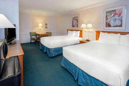 La Quinta Inn by Wyndham Farmington - image 3