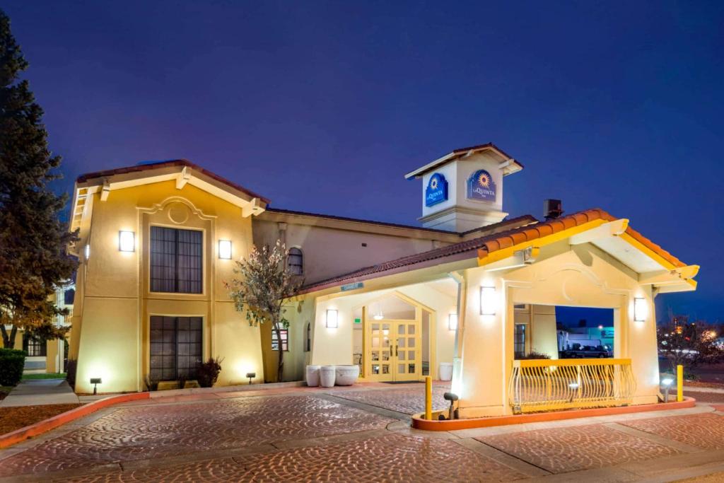 La Quinta Inn by Wyndham Farmington - image 7