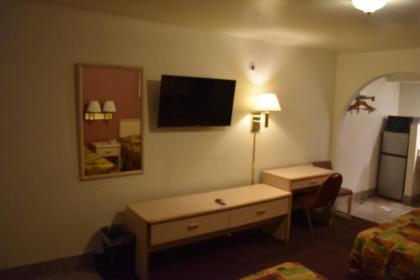 Travelodge by Wyndham Farmington - image 6